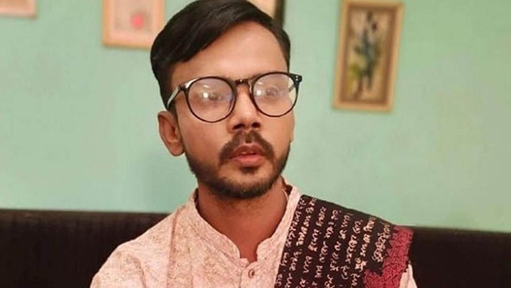 রামপুরায় হামলায় রাস্তায় পড়ে ছিলেন আহত হিরো আলম