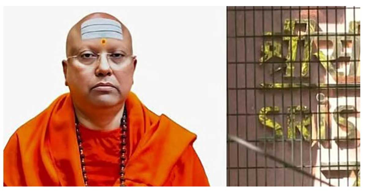ছাত্রীদের যৌনতা বিষয়ক ম্যাসেজ পাঠাতেন স্বামী চৈতন্যানন্দ