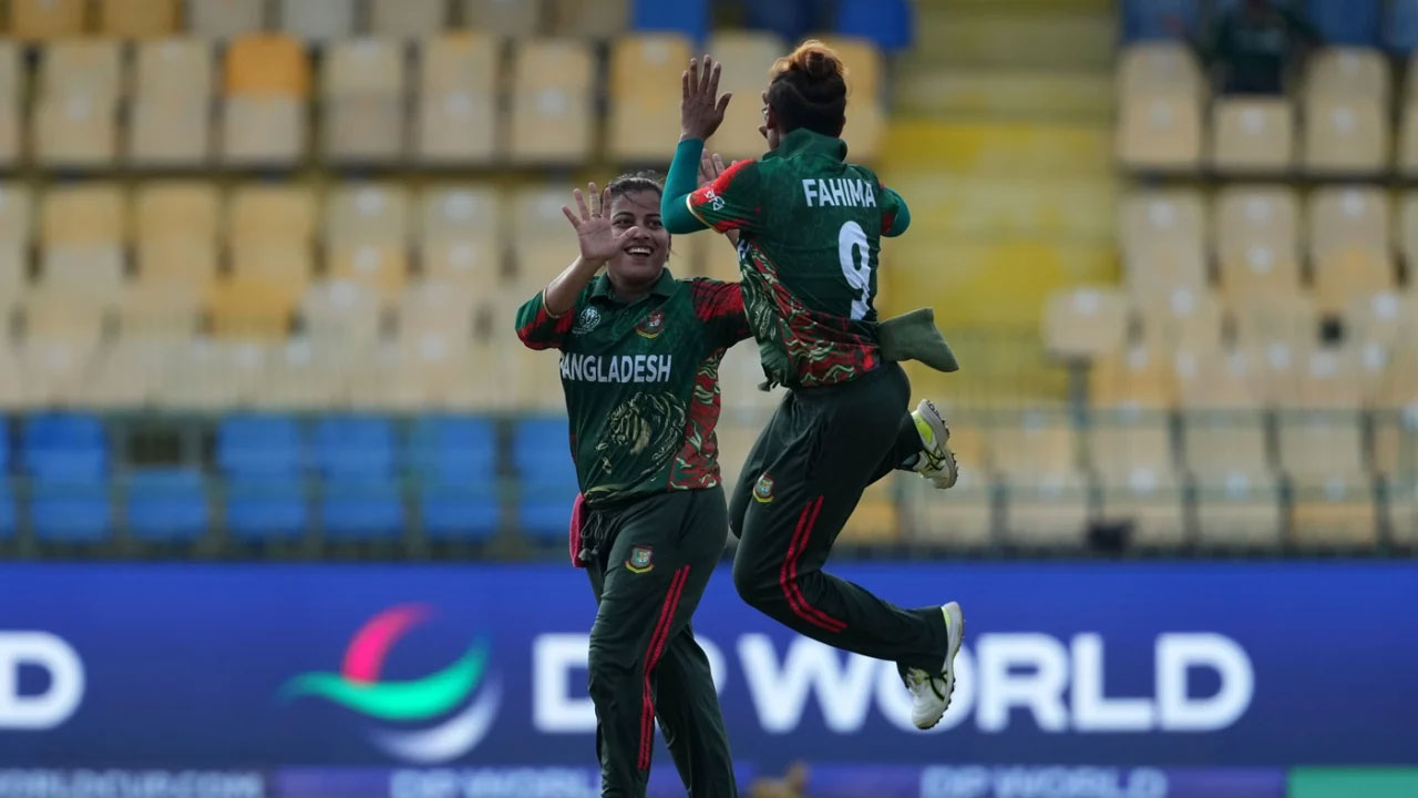 ১২৯ রানে অলআউট পাকিস্তান