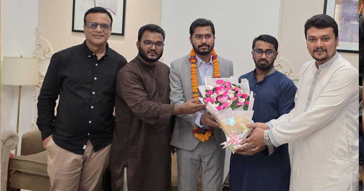 চিকিৎসা শেষে দেশে ফিরলেন নুরুল হক নুর