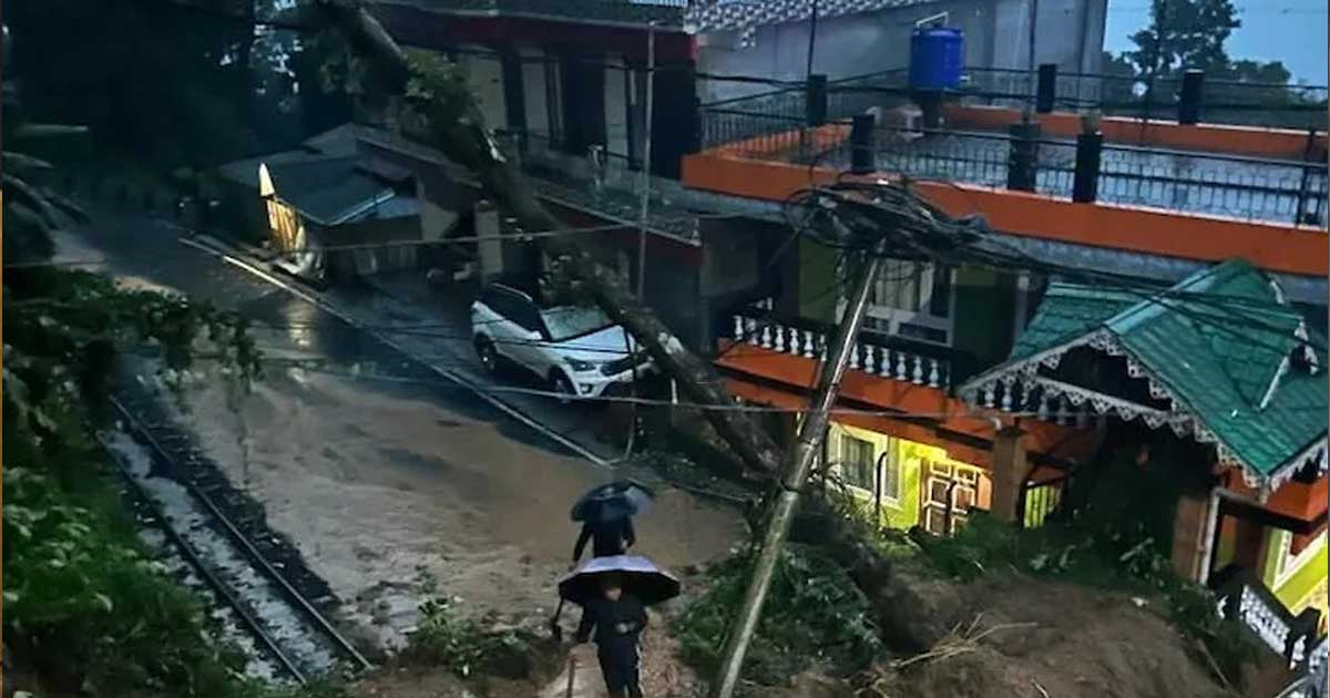 দার্জিলিং ও কালিম্পং-এ ধস: ১৪ জনের মৃত্যু, বড় বিপর্যয়ের আশঙ্কা