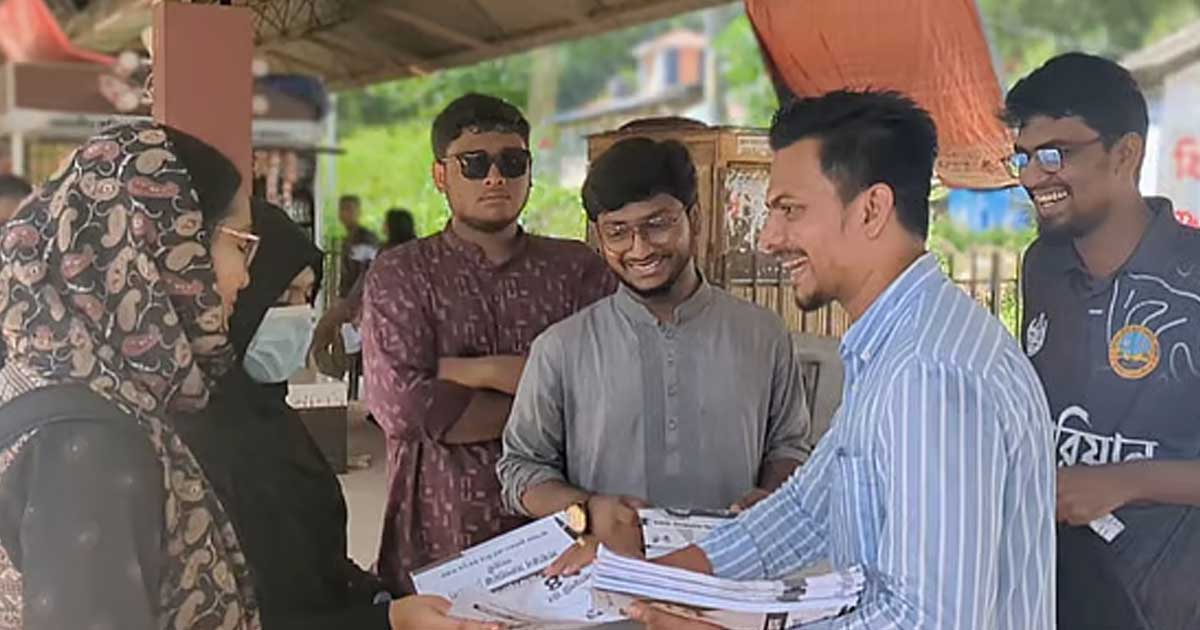 দুর্গাপূজার ছুটি শেষে জমে উঠেছে চাকসু নির্বাচনি প্রচারণা