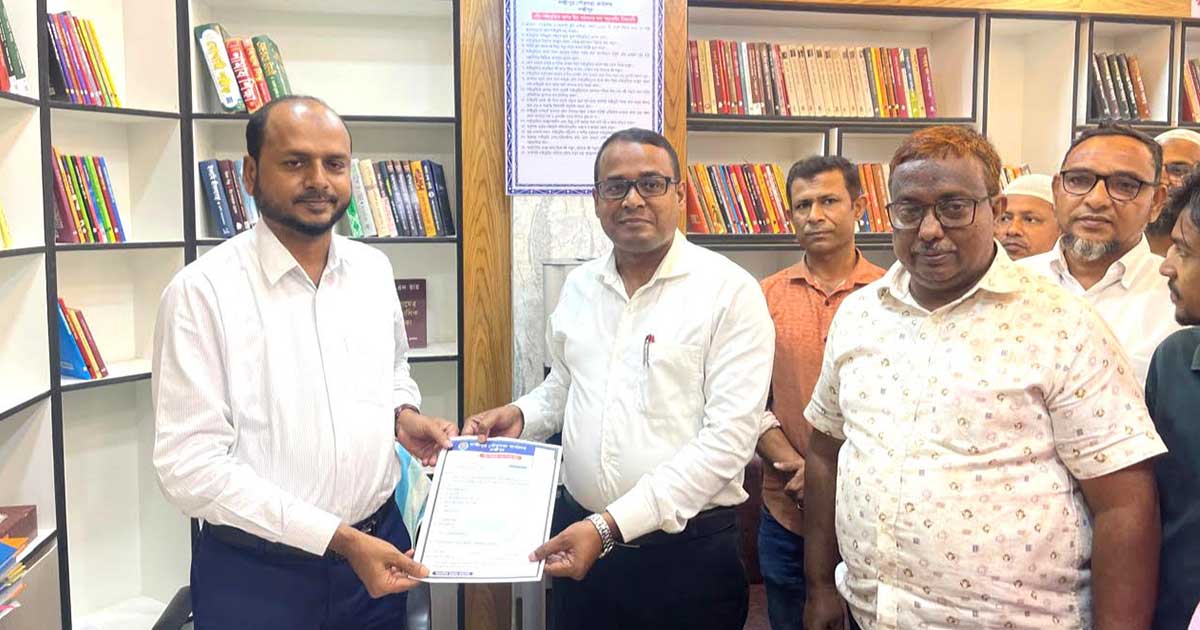 লক্ষ্মীপুর পৌরসভার লাইব্রেরির পাঠক সদস্য সংগ্রহ কার্যক্রমের উদ্বোধন