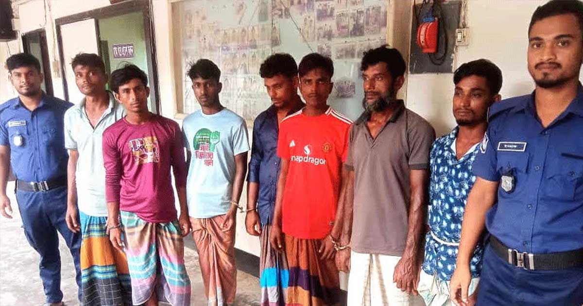 মেঘনায় মাছ শিকারে গিয়ে ৮ জেলে আটক, হামলায় নৌ পুলিশসহ আহত ৪