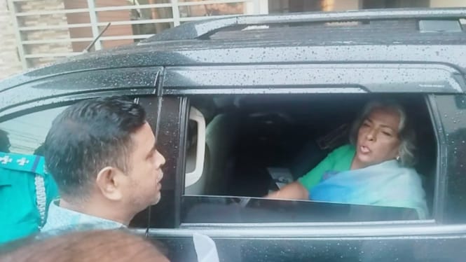 গাজীপুরে উপদেষ্টার গাড়ি আটকে বিক্ষোভ