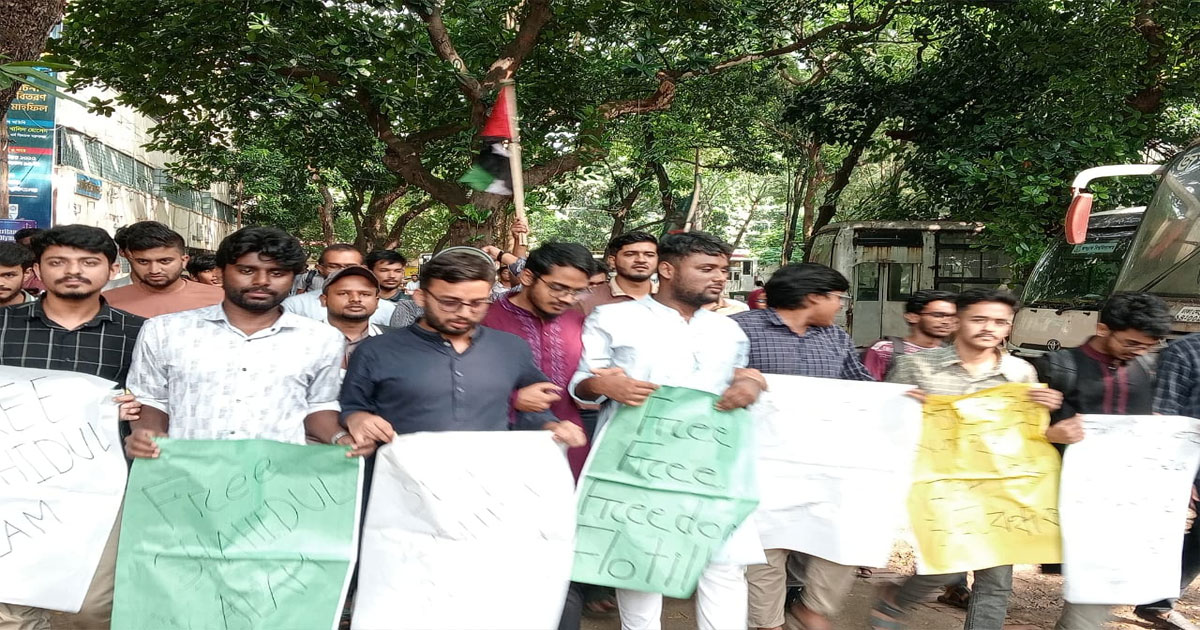 শহিদুল আলমকে আটকের প্রতিবাদে জবিতে বিক্ষোভ