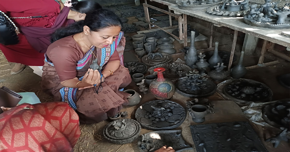 পুরোনো চাকা ঘুরছে নতুন আশায়, ঠাকুরগাঁওয়ে পুনর্জীবন পেল মৃৎশিল্প