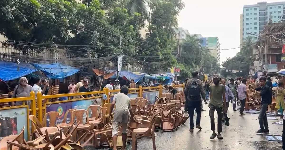 কর্মী সমাবেশে রণক্ষেত্র, জাতীয় পার্টির কার্যালয়ের সামনে অ্যাকশনে পুলিশ