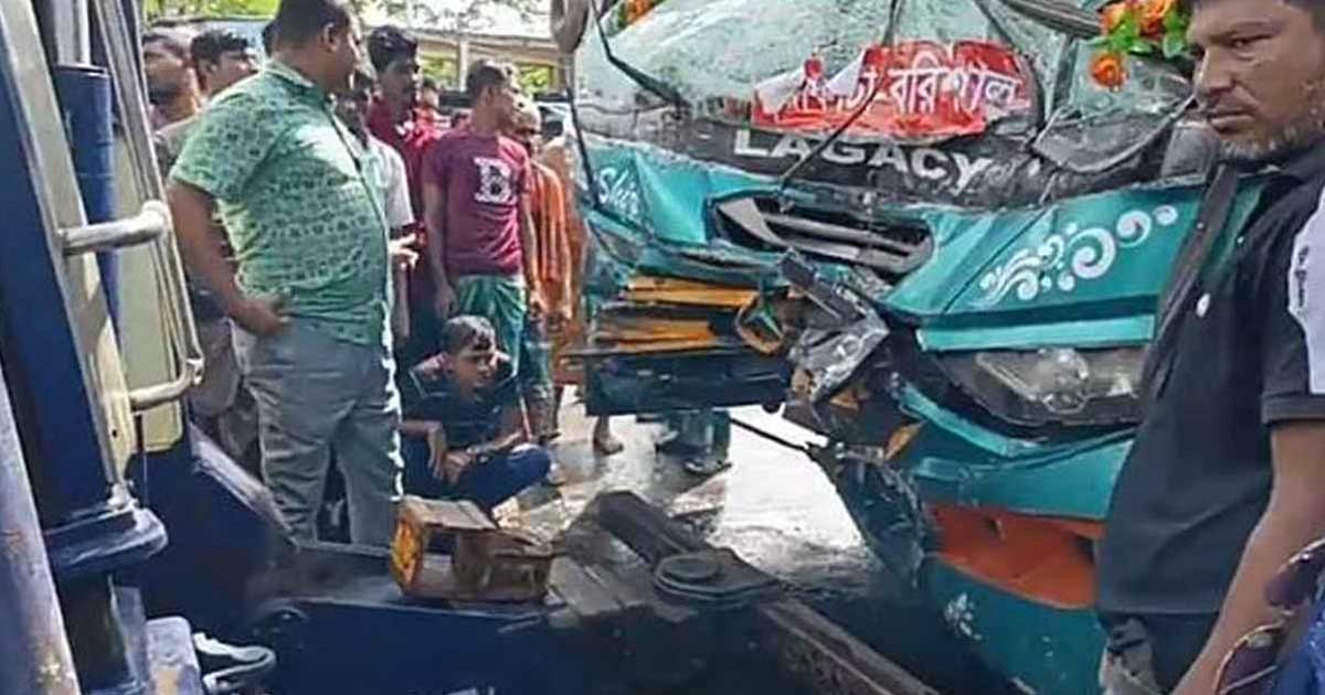 র‍্যাবের গাড়ি-লোকাল বাসের মুখোমুখি সংঘর্ষে নিহত ৩, আহত-২০