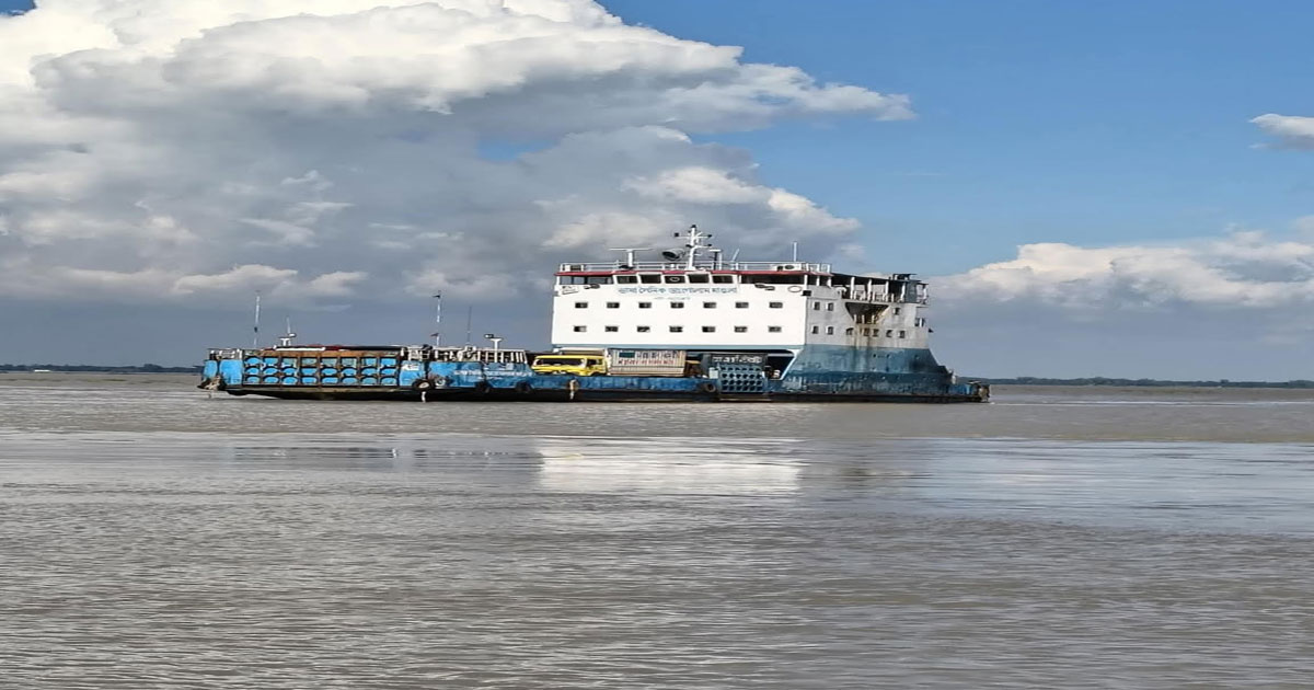 কুয়াশার কারণে বন্ধ থাকা দৌলতদিয়া-পাটুরিয়া ফেরি চলাচল স্বাভাবিক হয়েছে