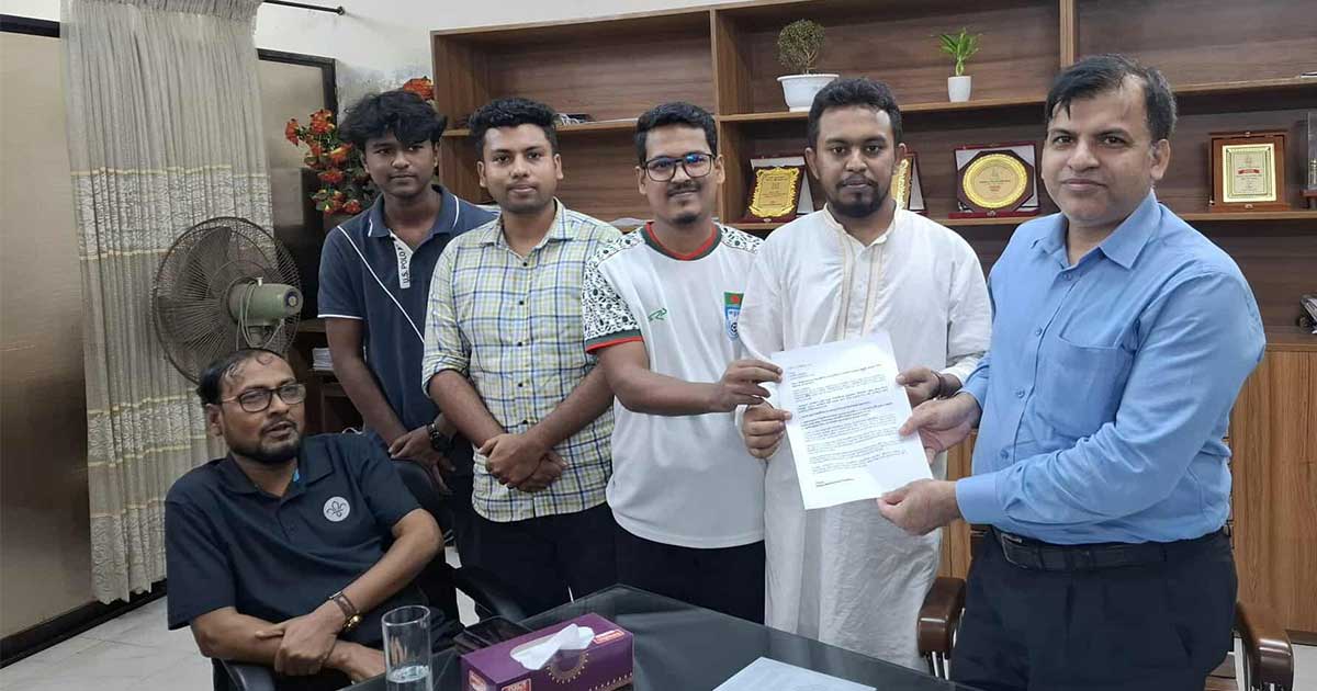 এমফিল সংযুক্তকরণসহ চার দফা দাবিতে জবি শিক্ষার্থীদের স্মারকলিপি