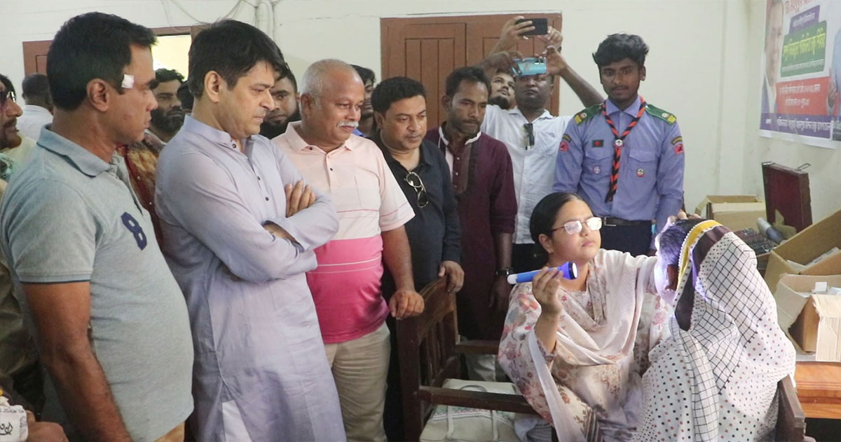 নওগাঁয় বিএনপির মনোনয়ন প্রত্যাশী ডাবলুর উদ্যোগে চক্ষু শিবির অনুষ্ঠিত