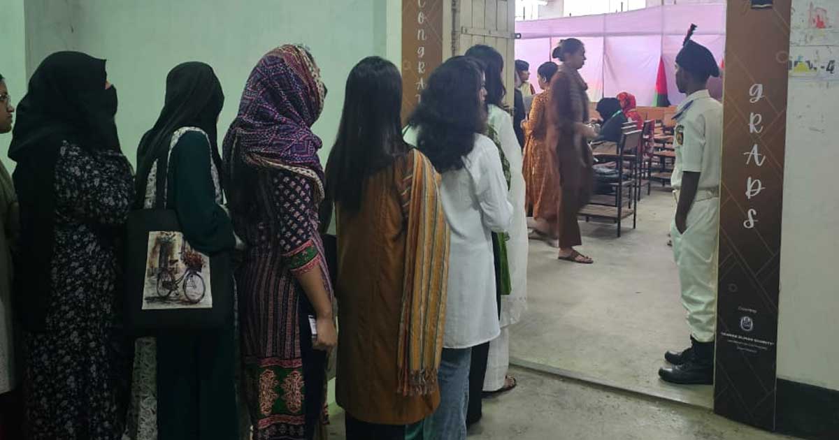 আধঘণ্টা দেরিতে শুরু হলো চাকসুর ভোট