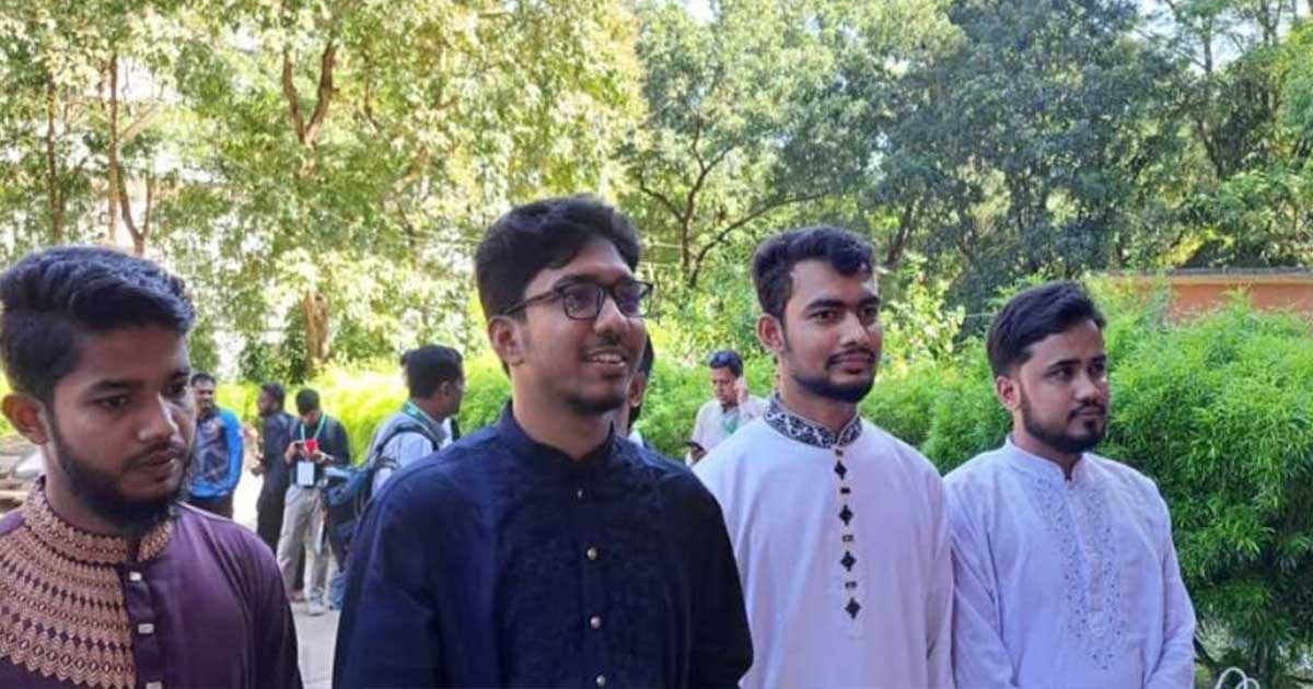 ‘জয় পরাজয় মেনে সবাই মিলে প্রত্যাশিত ক্যাম্পাস গড়ে তোলার প্রতিজ্ঞা’