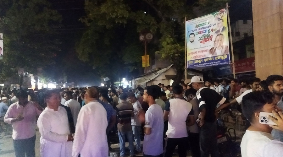 চাকসু নির্বাচন:ছাত্রদল-শিবির সংঘর্ষ পুলিশ সুপারের ওপর আঘাত, বিজিবি মোতায়েন