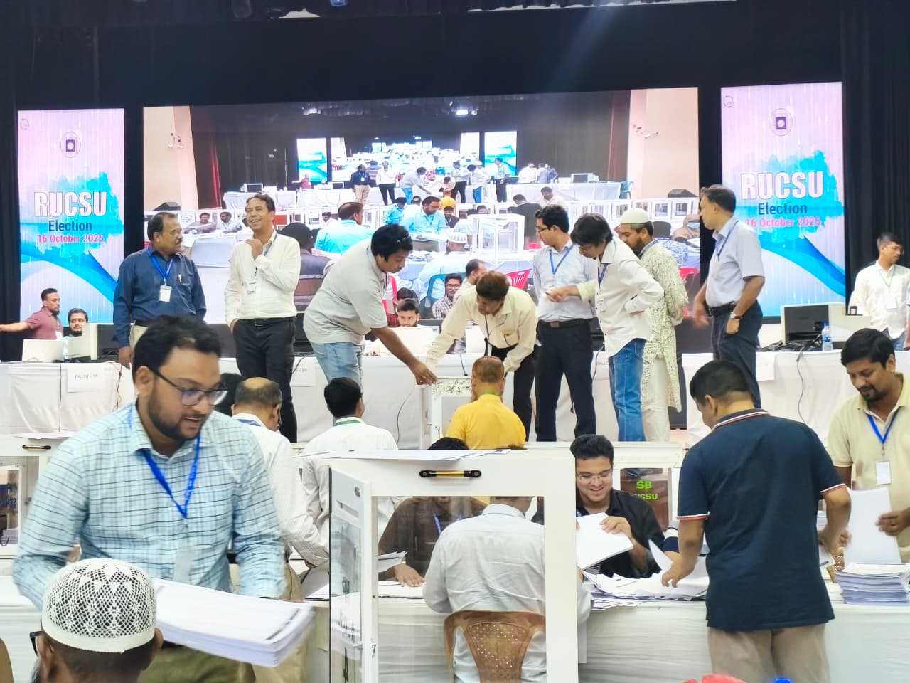 রাকসু নির্বাচন: ভোট গণনায় মেয়েদের হলে বিপুল ব্যবধানে এগিয়ে শিবির সমর্থিত প্যানেল