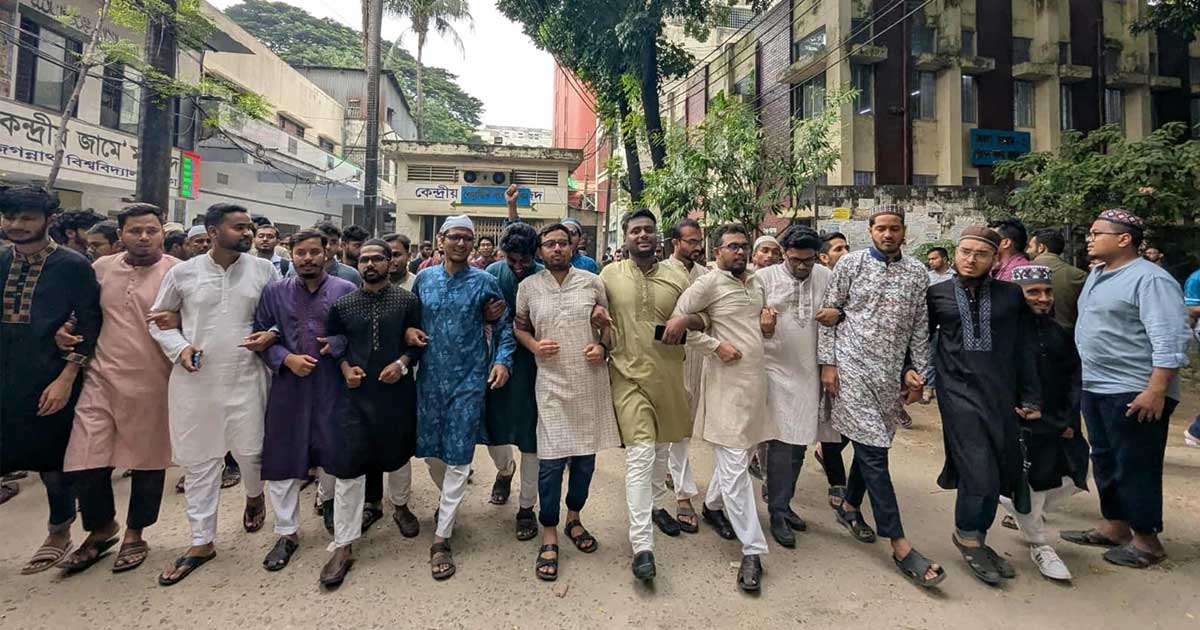 ধর্ষকের ফাঁসির দাবিতে জবি শিক্ষার্থীদের বিক্ষোভ