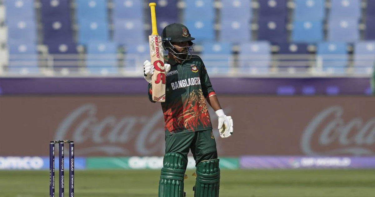 ৮৭ বলে হৃদয়ের দৃঢ় ফিফটি