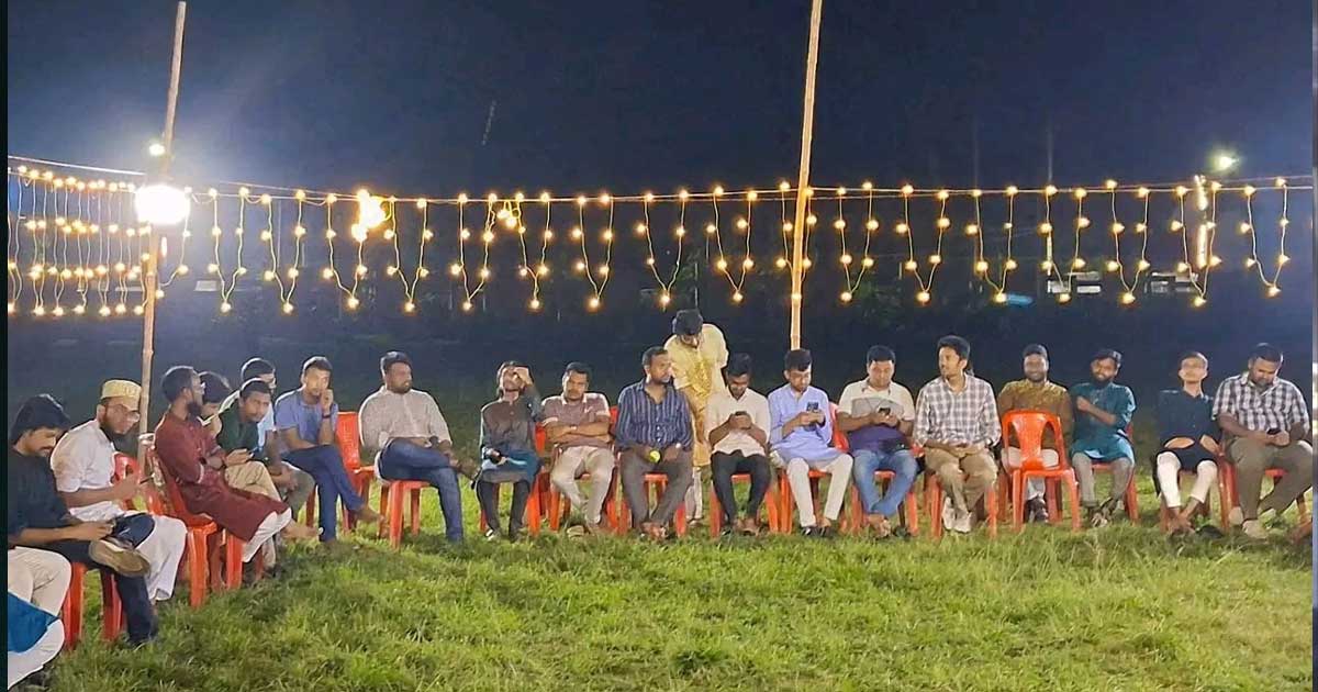 রাকসু নির্বাচনে হেরে যাওয়া প্রার্থীদের ব্যতিক্রমী মিলনমেলা