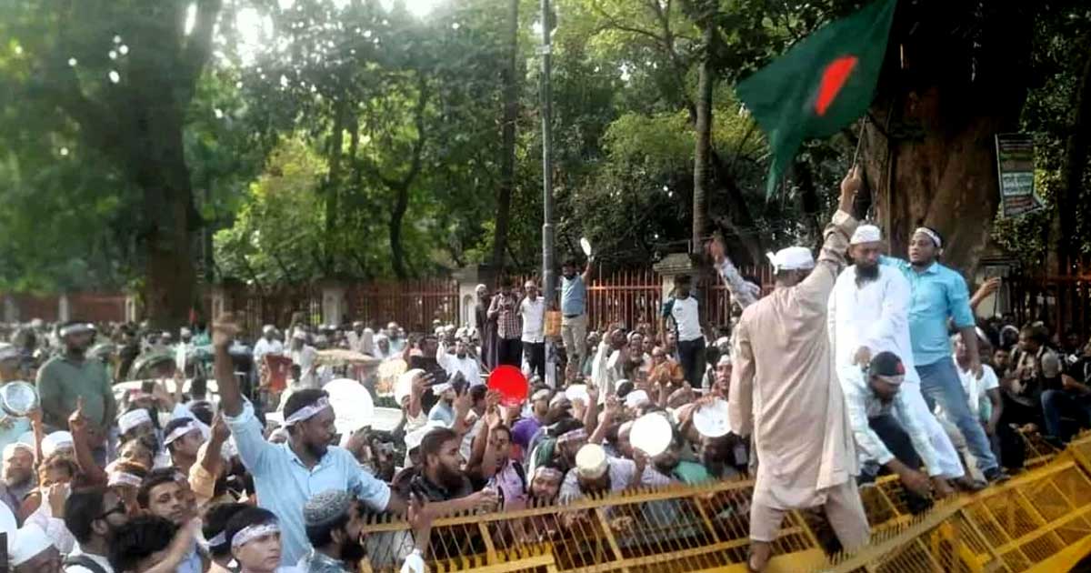 শিক্ষকদের ‘ভুখা মিছিল’-এ পুলিশের বাধা