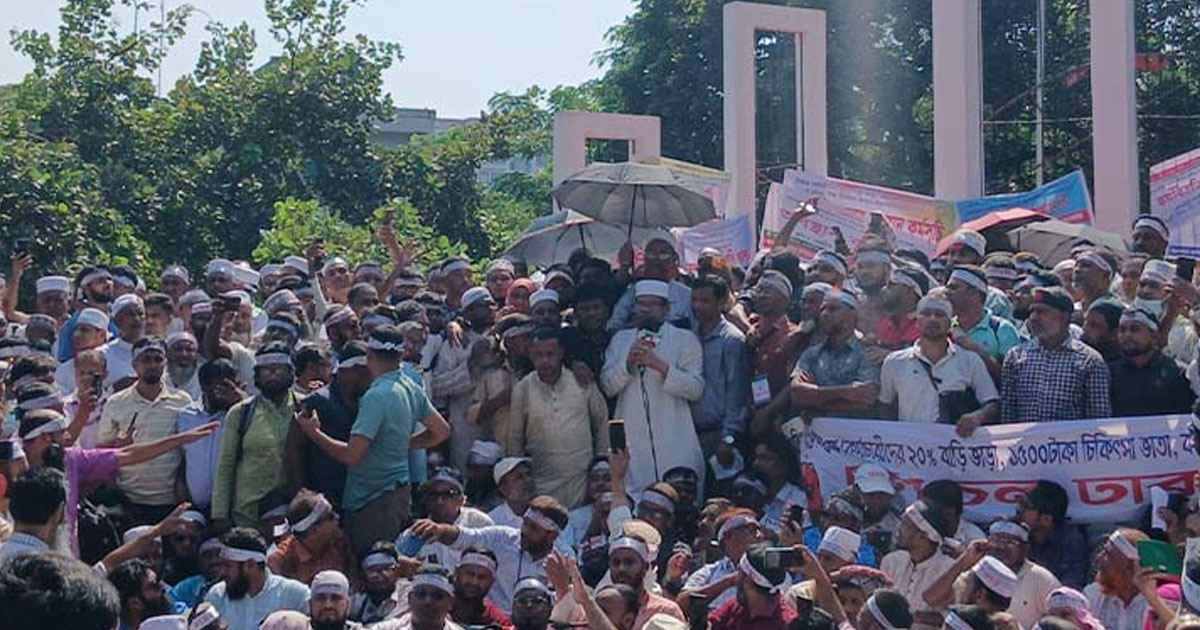 আমরণ অনশনে অসুস্থ হয়ে পড়েছেন ৪ শিক্ষক