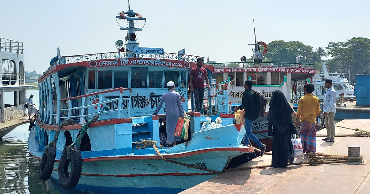 চাঁদপুর-ঢাকা নৌরুটে দ্রুতগামী নৌযান চালুর দাবি