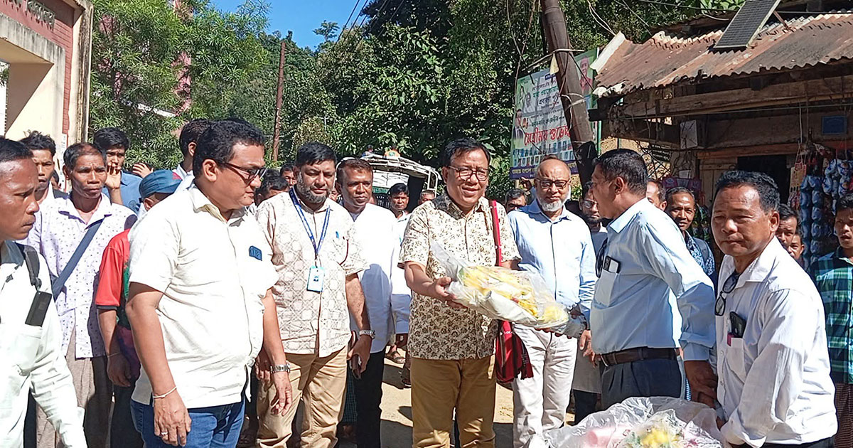 বান্দরবানের দুর্গম পাহাড়ি জনপদে ‘কে এস মং’য়ের দুই দিনের সফর যেভাবে কাটলো
