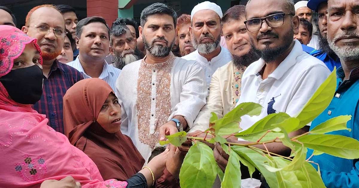 পটুয়াখালীতে ‘আকস’-এর উদ্যোগে গাছের চারা বিতরণ ও ফ্রি মেডিকেল ক্যাম্প