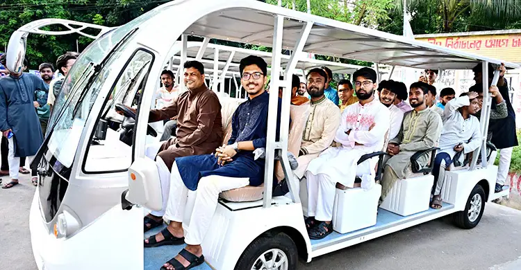 চবিতে শিক্ষার্থীদের যাতায়াতে যুক্ত হলো আরও ৬ ই-কার