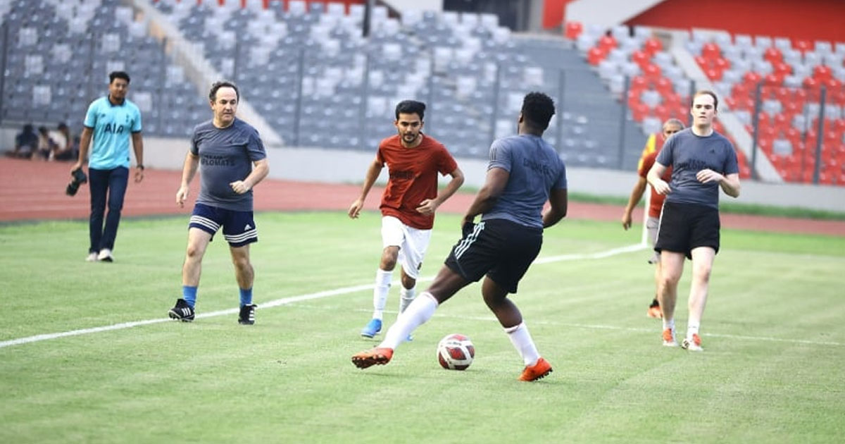 কূটনীতিকদের বিপক্ষে উপদেষ্টারা খেলেন ৩ গোল