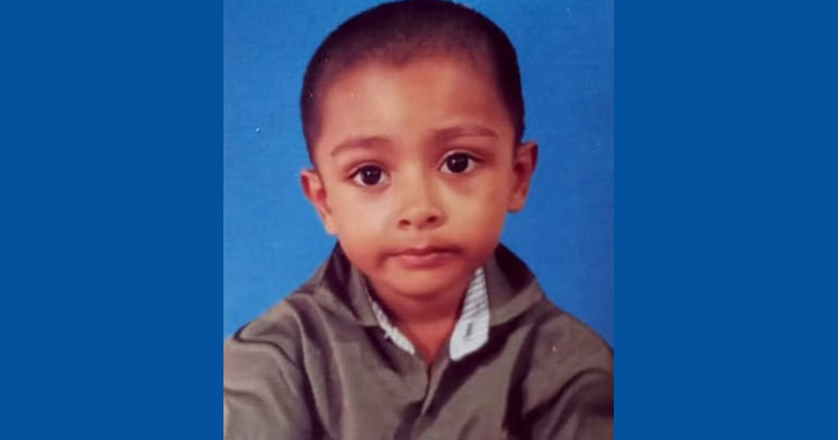 খেটে খাওয়া বাবার ছোট্ট অবুঝ শিশু আরাফাত বাঁচাতে চায়
