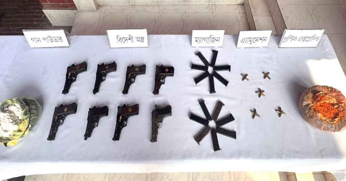 বিমানবন্দরে বনলতা এক্সপ্রেস ট্রেন থেকে বিপুল বিদেশি অস্ত্র-বিস্ফোরক উদ্ধার