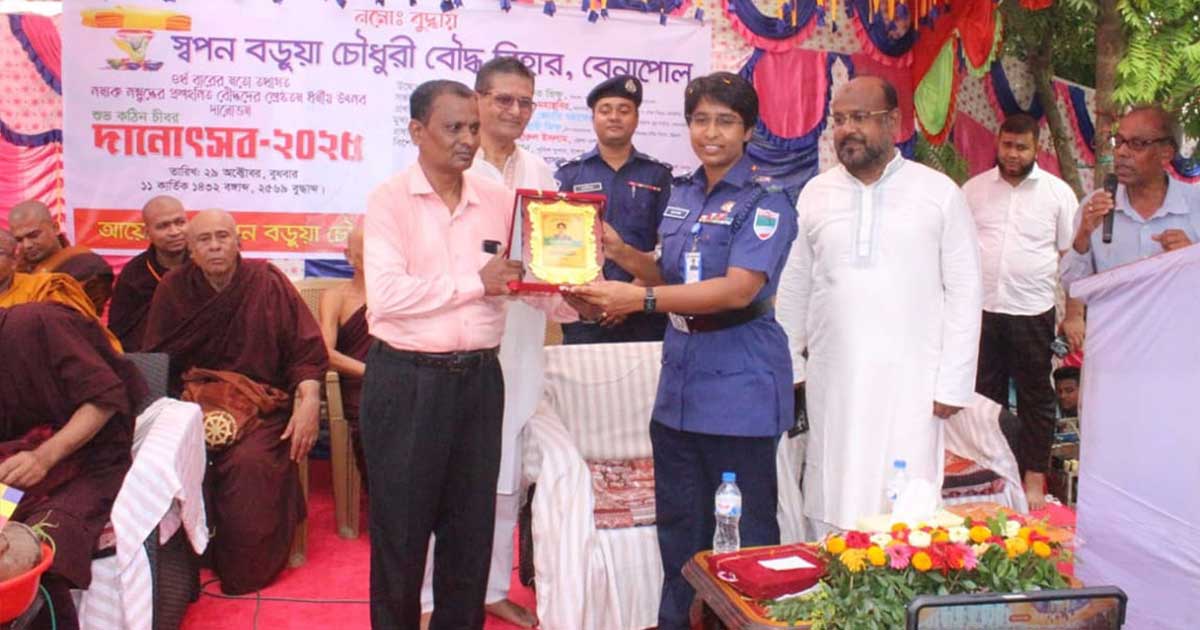 বেনাপোলে কঠিন চীবর দানোৎসব সম্পন্ন