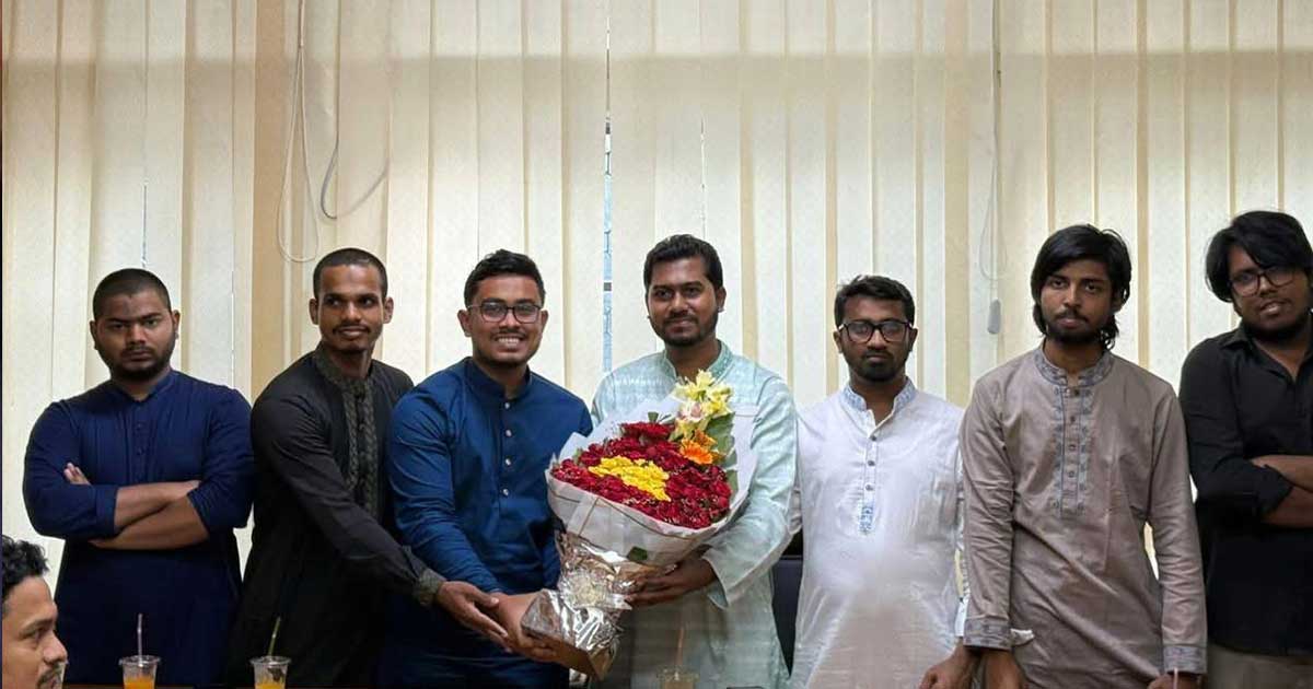 ডাকসুর ভিপি সাদিক কায়েমের সঙ্গে সাবেক ভিপি নুরুল হক নুরের সৌজন্য সাক্ষাৎ