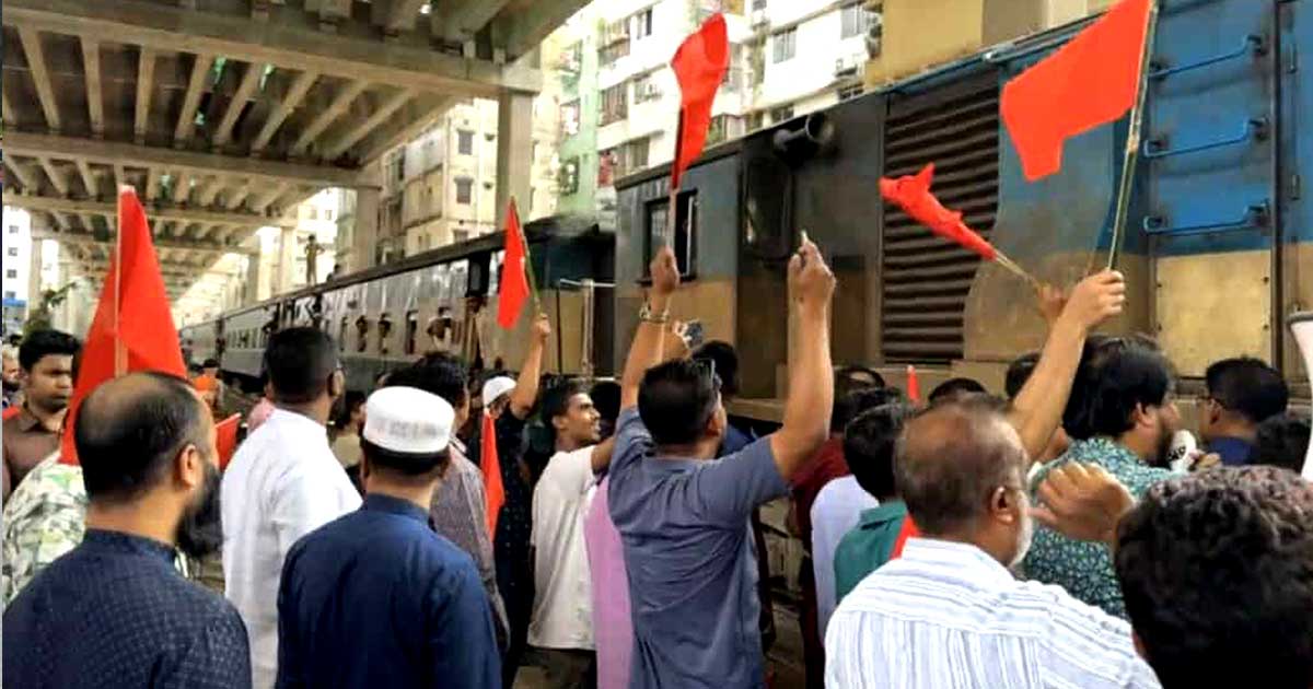 ট্রেন চালুর দাবিতে, ট্রেন আটকে বিক্ষোভ ‘সিলেটবাসীর’