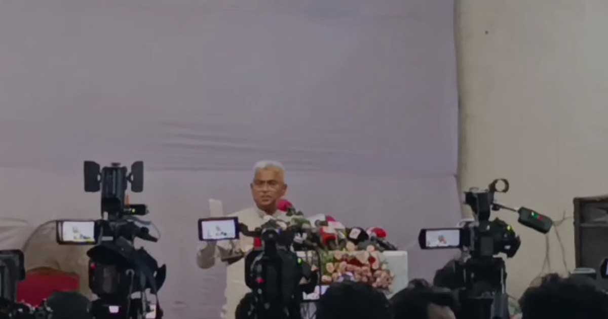 ‘দেশ বর্তমানে বহুরূপীদের খপ্পরে পড়েছে’