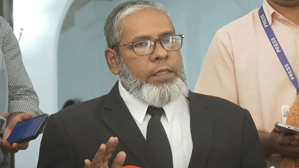 ট্রাইব্যুনালে আইনজীবী আমির হোসেনকে সতর্ক করলেন বিচারক