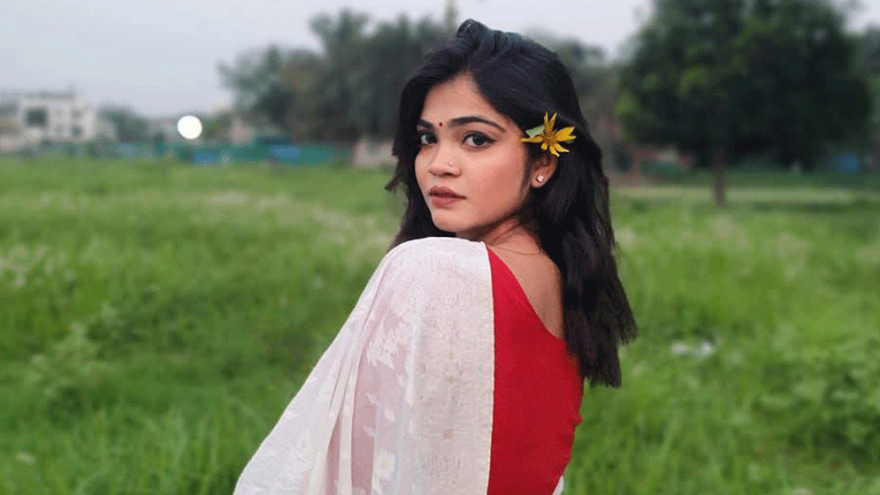 রাবিতে শিক্ষককে খাতা ছুঁড়ে মারলেন ছাত্রী, ‘জ্বিনের আছর’ দাবি