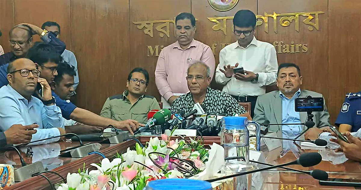 নির্বাচনে কাউকে অবৈধ সুবিধা দিলে পুলিশের বিরুদ্ধে ব্যবস্থা : স্বরাষ্ট্র উপদেষ্টা