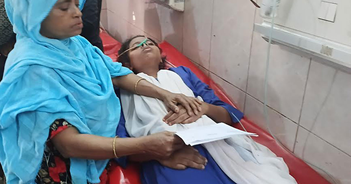 বিস্কুট খেয়ে অসুস্থ ৫ ছাত্রী