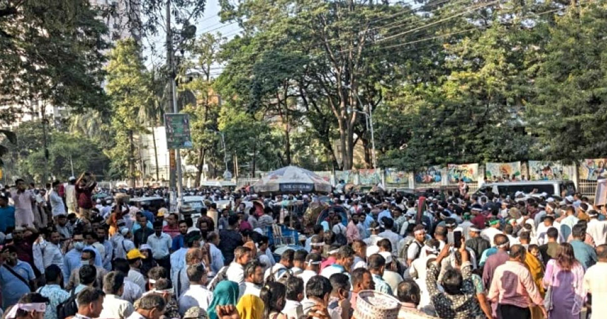 কলম বিসর্জন দিতে শহীদ মিনার থেকে শাহবাগে  শিক্ষকরা