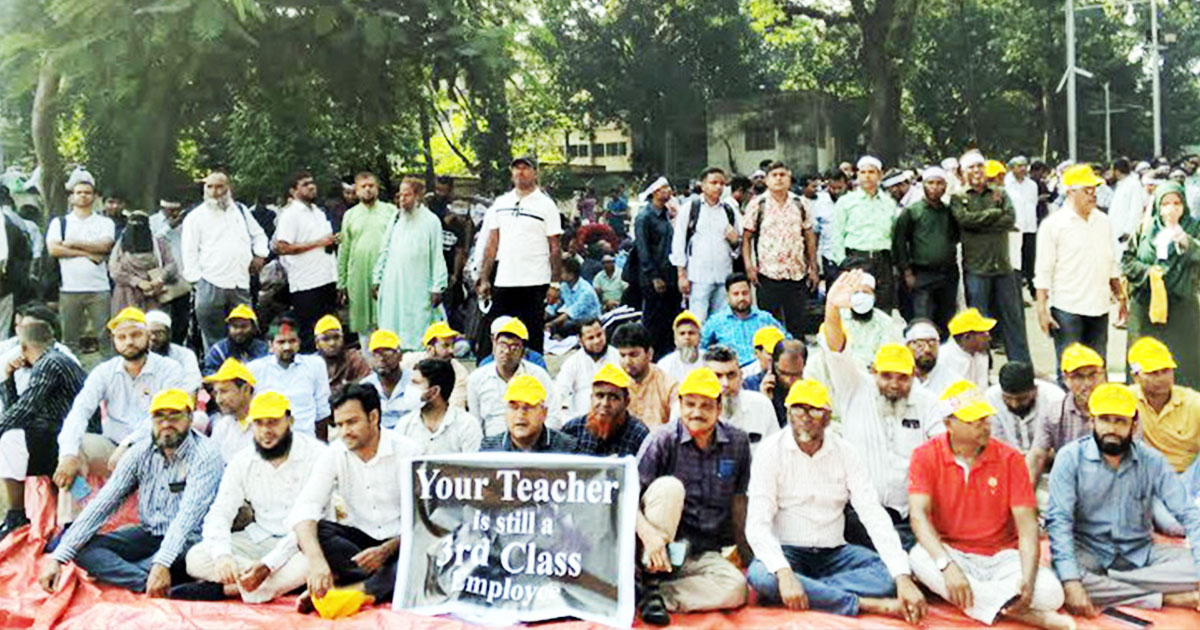 শিক্ষকদের কর্মবিরতিতে ৬৫ হাজার প্রাথমিক বিদ্যালয়ে পাঠদান বন্ধ