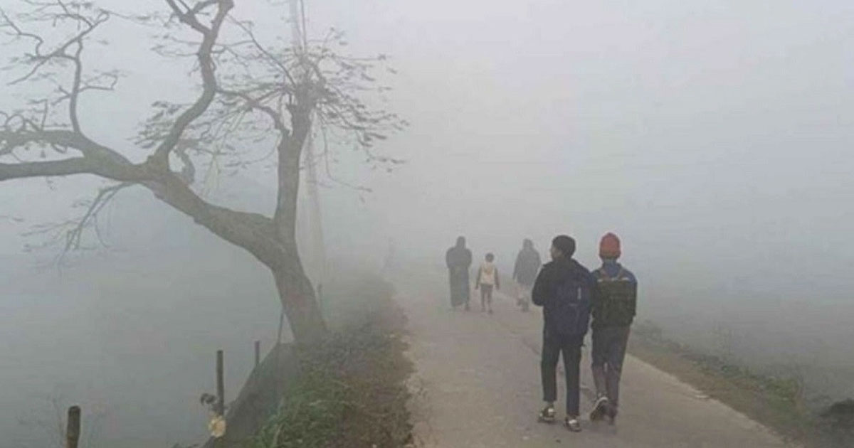 পঞ্চগড়ে তাপমাত্রা নামল ১৪ ডিগ্রিতে, হেডলাইট জ্বালিয়ে চলছে যান