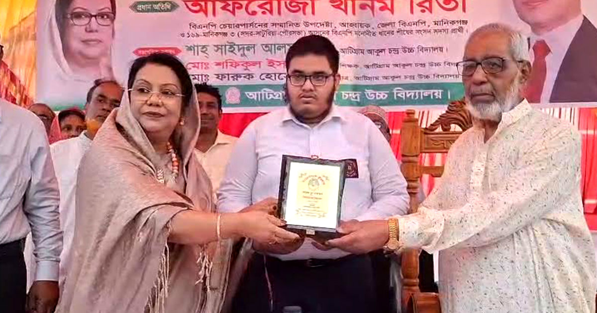 মানিকগঞ্জে ভোটারদের দ্বারে দ্বারে আফরোজা খানম রিতা