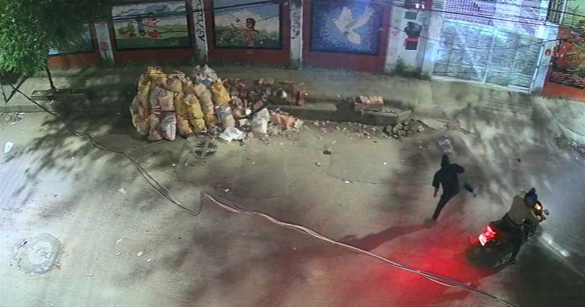 মোহাম্মদপুরে প্রিপারেটরি স্কুলে পেট্রোল বোমা নিক্ষেপ