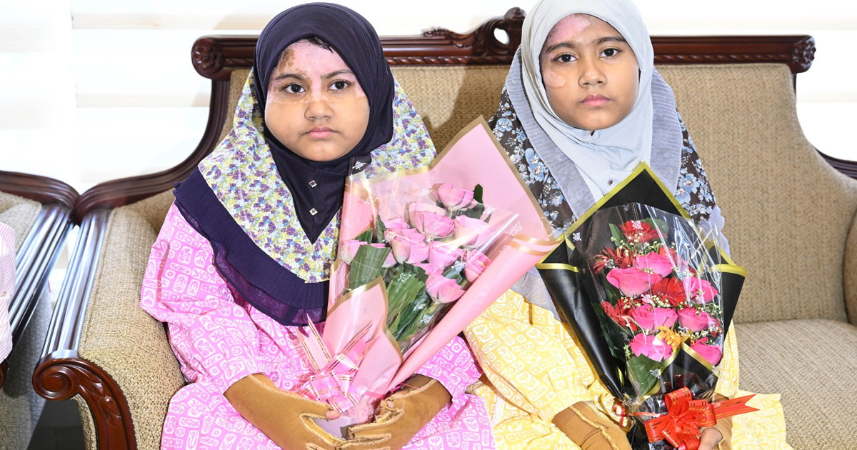 মাইলস্টোন দুর্ঘটনা: সাড়ে তিন মাস চিকিৎসা শেষে বাড়ি ফিরলেন যমজ দুই শিশু