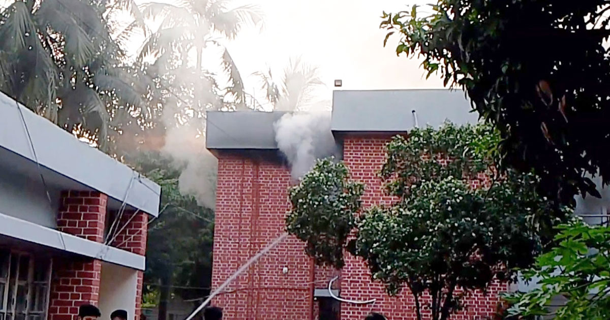 মেহেরপুরে পুলিশ সুপারের বাসভবনে আগুন