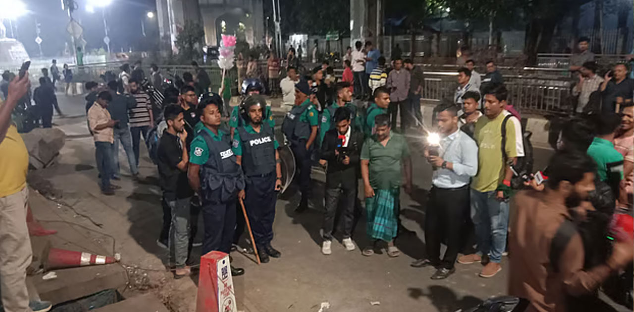 টিএসসিতে দুটি ককটেল বিস্ফোরণ