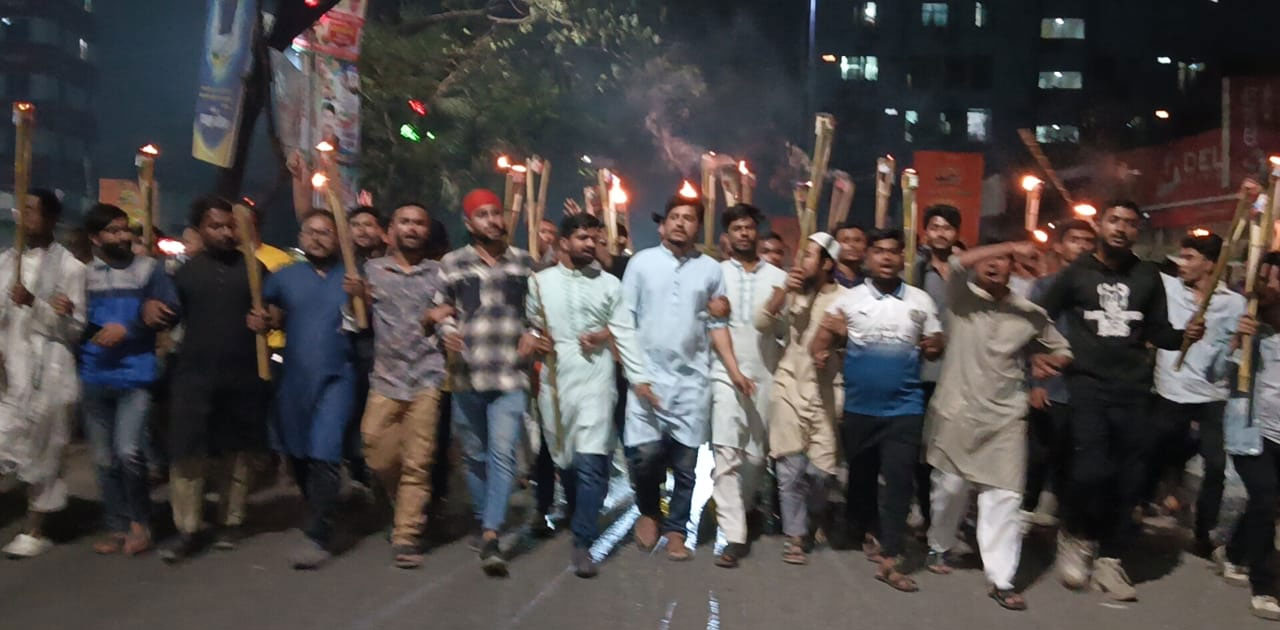 এনসিপির মশাল মিছিল দেখে যুবকের ‘জয় বাংলা’ স্লোগান