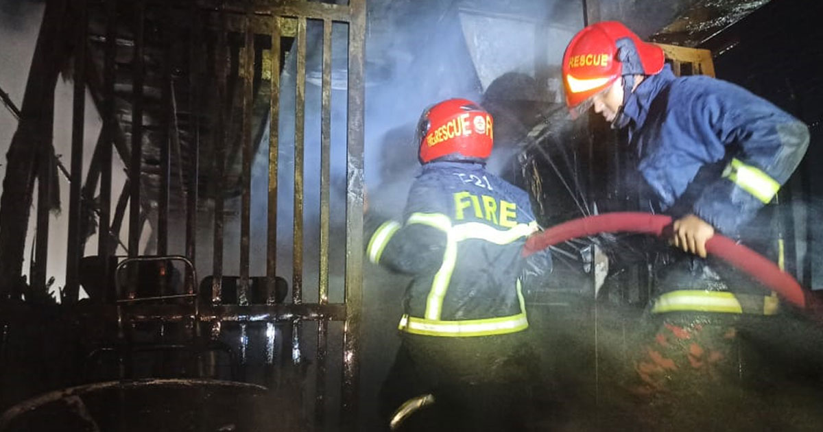 ঢাকা-টাঙ্গাইল মহাসড়কে এবার চলন্ত বাসে আগুন দিলো দুর্বৃত্তরা